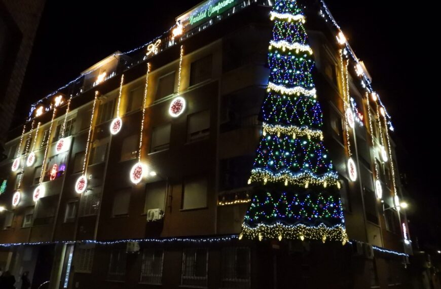 Campoamor 10 brilla con magia: La comunidad sorprende de nuevo con su deslumbrante decoración navideña
