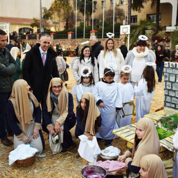 El colegio Salesiano se transforma en escenario bíblico con la participación de 300 escolares en un emotivo belén viviente