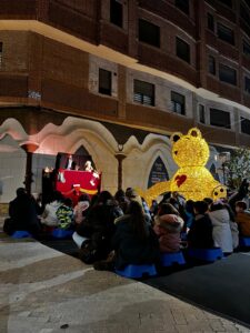 El encanto de los títeres conquista la Navidad: Un triunfo teatral para el público infantil
