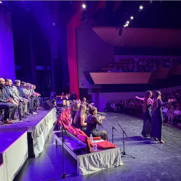 Éxito rotundo en Puertollano: el Auditorio se rinde ante la zambomba navideña de “Así canta Jerez por Navidad”