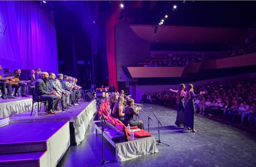 Éxito rotundo en Puertollano: el Auditorio se rinde ante la zambomba navideña de “Así canta Jerez por Navidad”