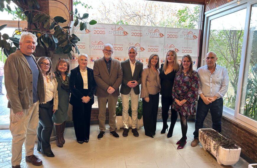 La Celebración Navideña de Aspades La Laguna: Un Banquete Festivo en Honor al 50° Aniversario de la Entidad