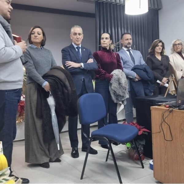 Mercadillo Navideño de Cáritas: Un Portal a la Solidaridad en Estas Fiestas