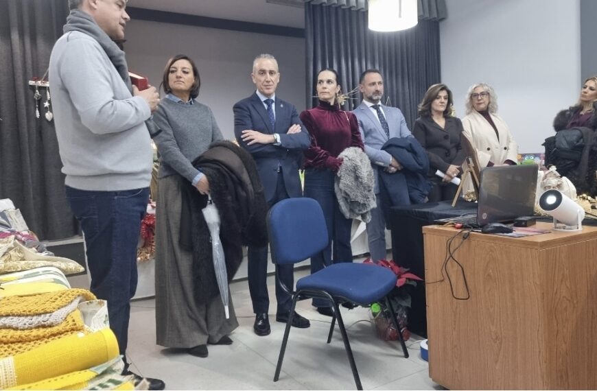 Mercadillo Navideño de Cáritas: Un Portal a la Solidaridad en Estas Fiestas