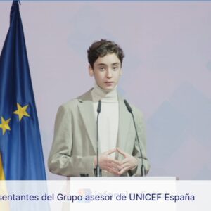 Pablo, representante del Consejo de Participación Infantil de Puertollano, contribuye en la exposición del informe de UNICEF sobre los efectos de la tecnología en los niños