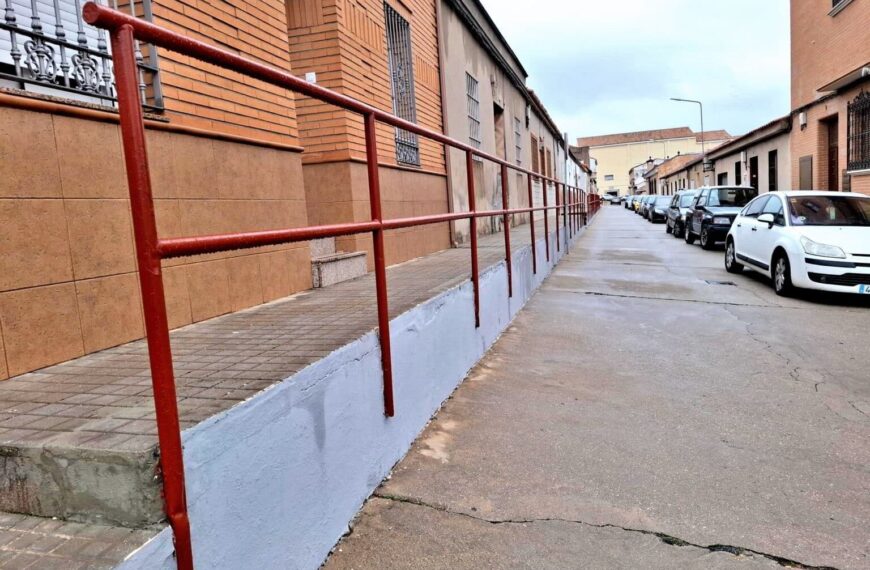 Renovación Urbana: El Ayuntamiento Actualiza Semáforos y Mejora la Seguridad en La Rincona y el Estadio Sánchez Menor