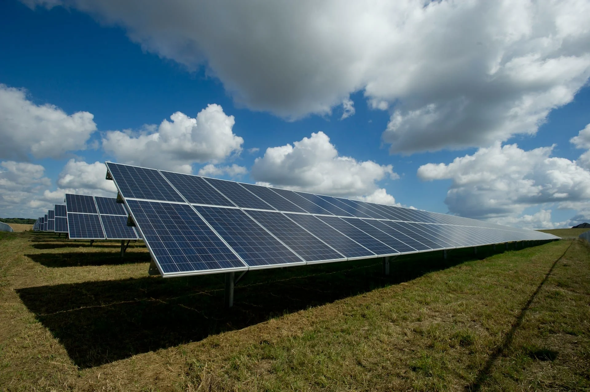 Repsol vende el 43,8 % del megaparque solar Outpost a Stonepeak por 220 millones y acelera su apuesta renovable en Estados Unidos