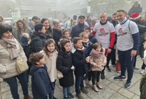 Campanadas infantiles en Puertollano: Una celebración de Año Nuevo para los más pequeños con uvas y diversión