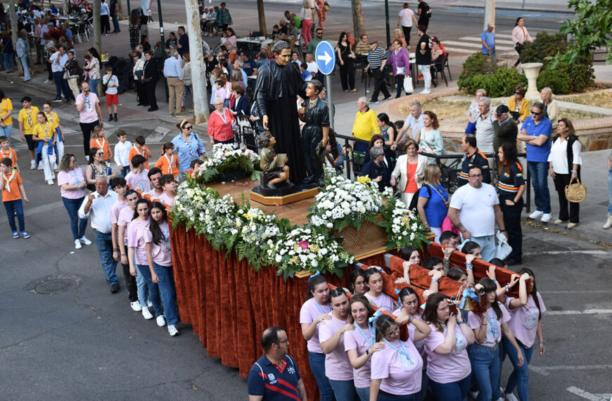 Conmemoración de San Juan Bosco en Salesianos: Jornada de Festividades Escolares, Chocolatada, Eucaristía y Distribución del ‘Bosquito’