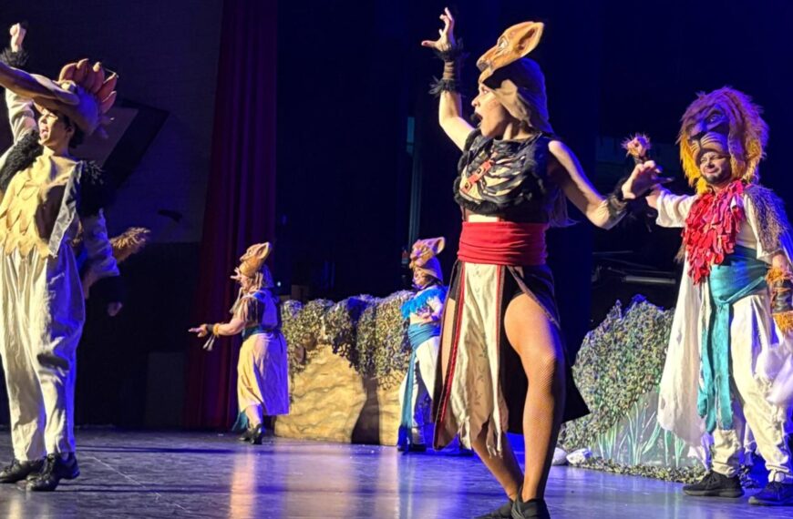 Éxito rotundo del musical «De Simba a Kiara: El Tributo al Rey León» con mil asistentes en el Auditorio Municipal