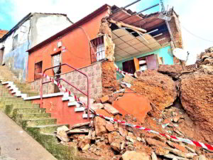 Inundaciones Afectan a Residentes y Dañan Propiedades en las Calles Benéfica y Blas de Otero