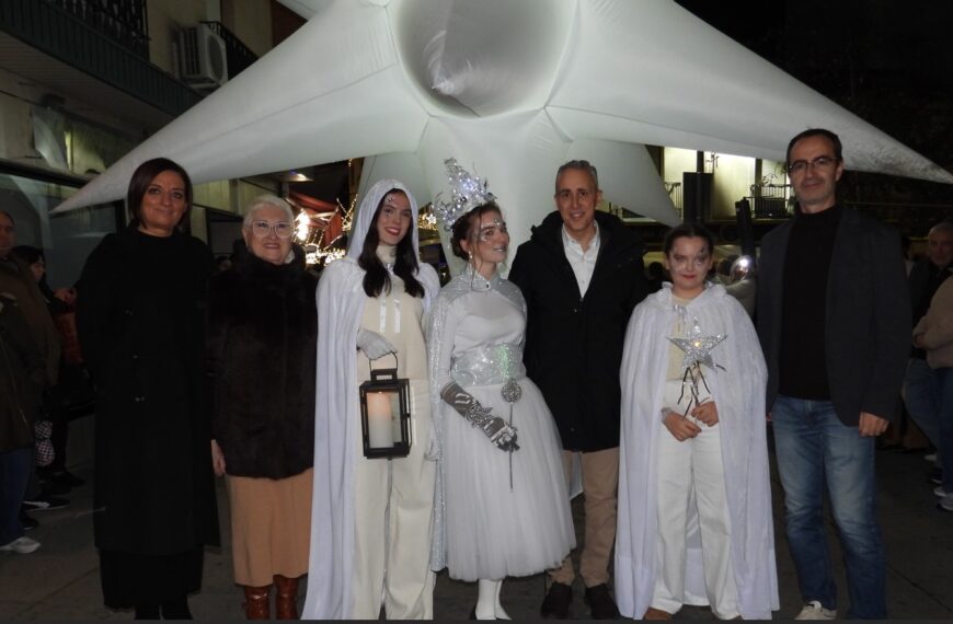 La Estrella de la Navidad Ilumina Puertollano por Primera Vez, Encendiendo Valores y Esperanza en la Ciudad