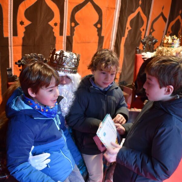 Los Reyes Magos de Puertollano: Emisarios de Ilusión Recogen las Cartas y Deseos de los Pequeños