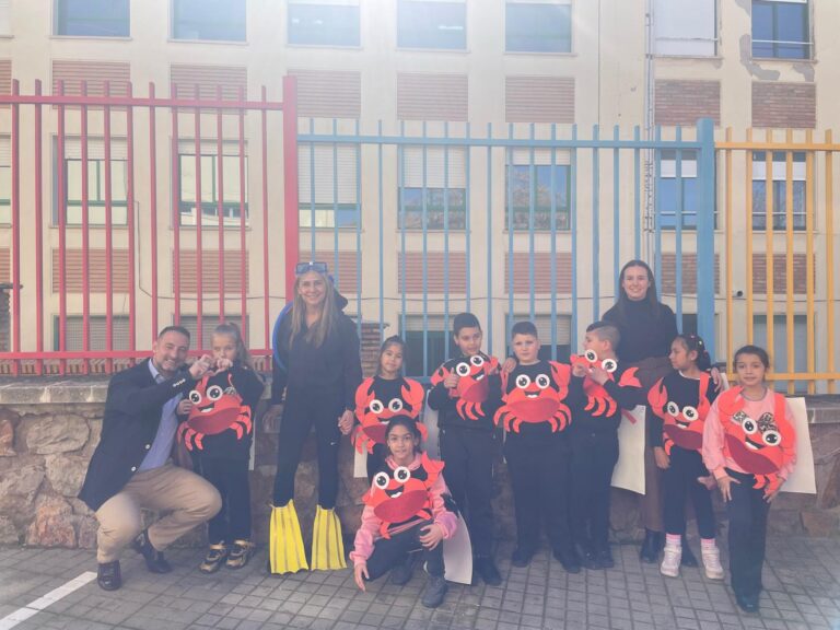 Celebración del Carnaval Marino en el Colegio Público Giner de los Ríos con la Activa Participación de Profesores y sus 118 Estudiantes
