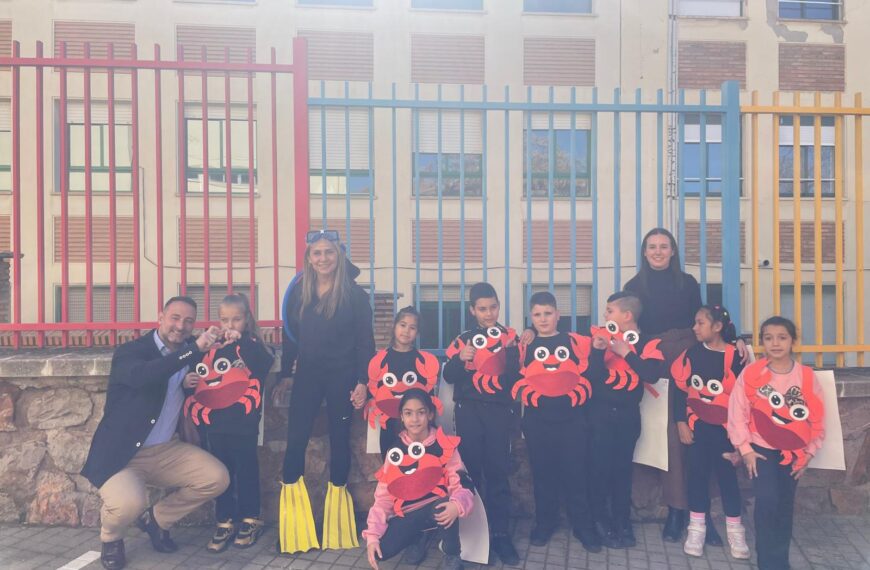 Celebración del Carnaval Marino en el Colegio Público Giner de los Ríos con la Activa Participación de Profesores y sus 118 Estudiantes