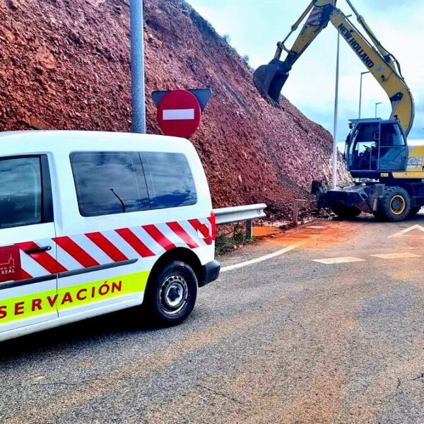 Cierre de carril en la variante del minero debido a desprendimientos por el temporal