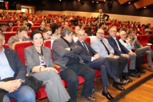 Encuentro de la gerencia de Puertollano para prevenir el bullying y promover la salud mental en más de 700 jóvenes y educadores.