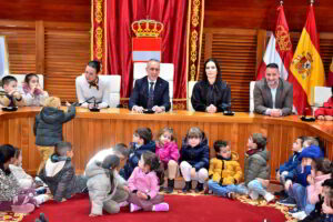 Estudiantes del Colegio Ramón Cajal Presentan Ideas Innovadoras para la Mejora Urbana en su Encuentro con el Ayuntamiento