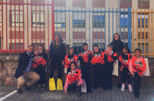 Fiesta Submarina en Giner de los Ríos: Carnaval Marítimo Une a Profesores y 118 Alumnos