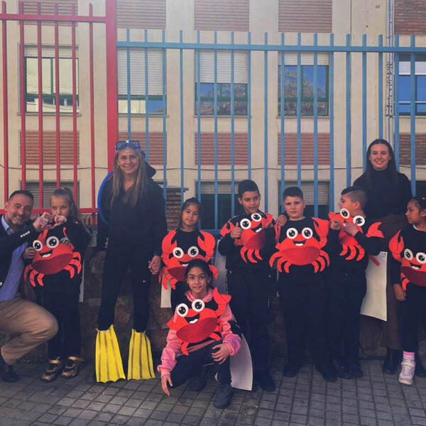 Fiesta Submarina en Giner de los Ríos: Carnaval Marítimo Une a Profesores y 118 Alumnos