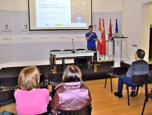 Navegando con Seguridad: Estrategias de Alfabetización Digital ante los Peligros de la Era Tecnológica