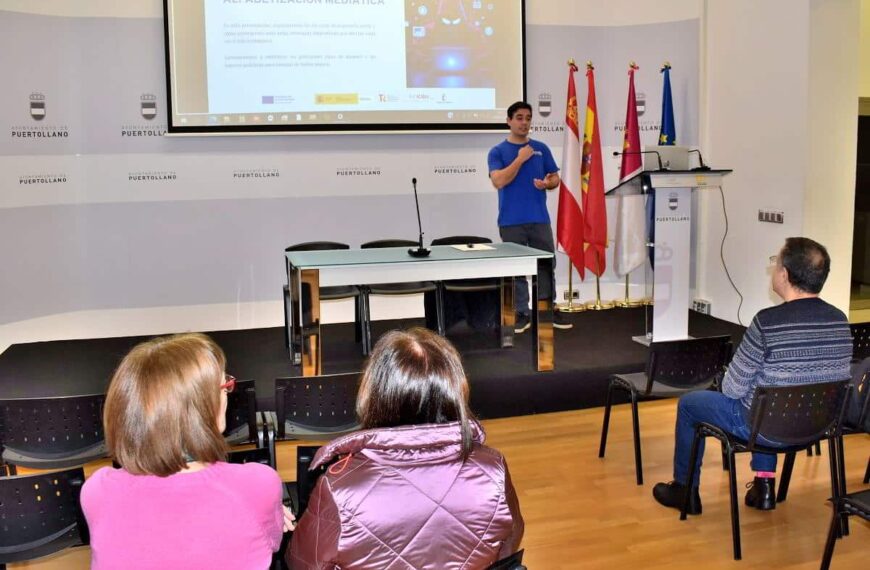 Navegando con Seguridad: Estrategias de Alfabetización Digital ante los Peligros de la Era Tecnológica