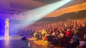 Pastora Soler deslumbra en Puertollano celebrando tres décadas de éxito musical con un concierto conmovedor