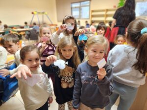 Pequeños de Puertollano viven su propia aventura en el país de las maravillas durante los talleres de carnaval