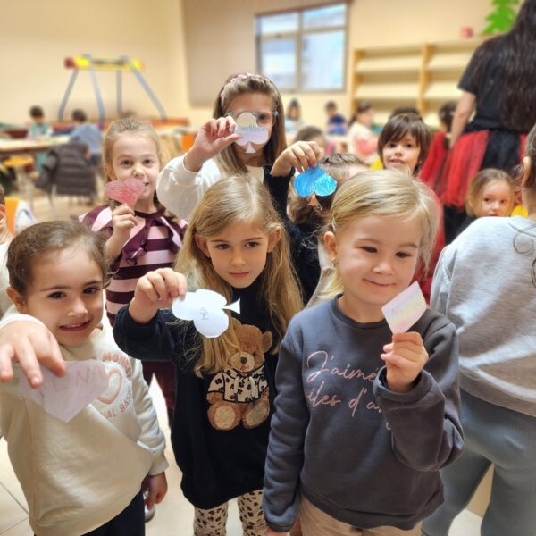 Pequeños de Puertollano viven su propia aventura en el país de las maravillas durante los talleres de carnaval