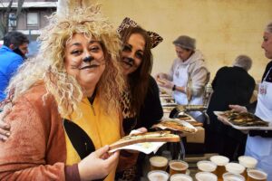 Puertollano da la bienvenida a la Cuaresma con tradicional entierro de la sardina acompañado de festiva sardinada y refrescante limonada