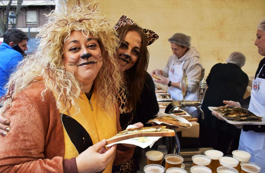Puertollano da la bienvenida a la Cuaresma con tradicional entierro de la sardina acompañado de festiva sardinada y refrescante limonada
