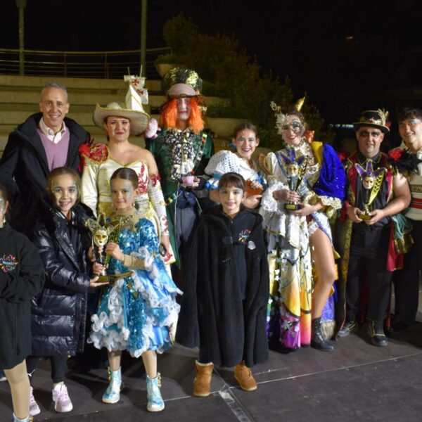 Triunfadores del Carnaval Nacional: ‘Los Perchas’, ‘Sueños del Arte’ y ‘Meraki Soul’ Conquistan los Galardones Especiales en la Competencia de Carrozas y Comparsas