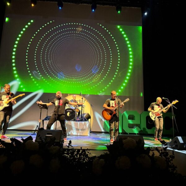 Una velada de Alegría y Solidaridad: La IV Gala Benéfica de Música y Humor Reúne a Más de 600 Asistentes en Apoyo a la Lucha Contra el Cáncer