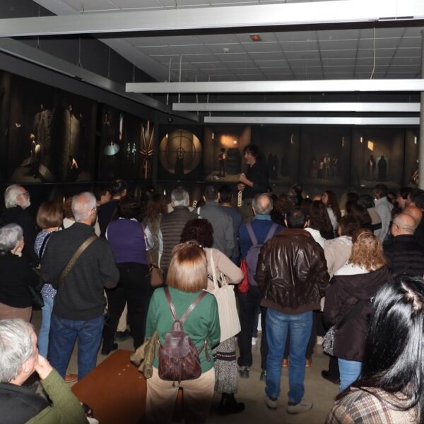 La exposición ‘365º’ de Eugenio Recuenco atrae a multitudes al Museo Cristina García Rodero con más de 3.000 visitantes