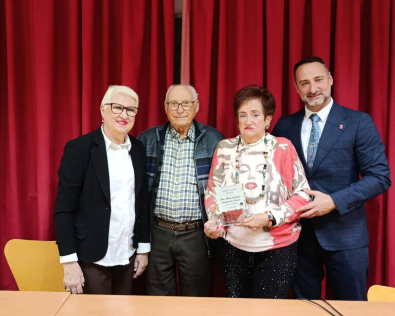 Gracia Sansalvador Honrada por AFAMMER por su Destacada Contribución a Colectivos de Mujeres