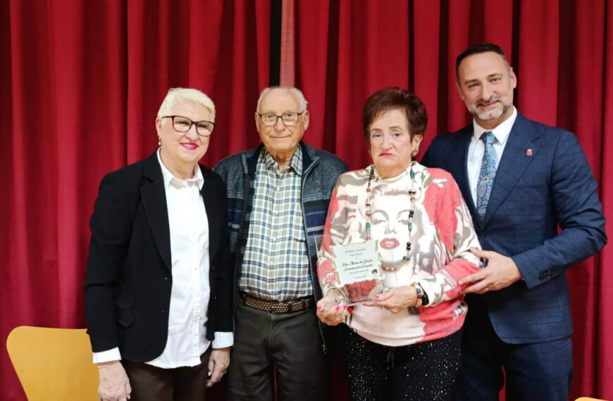 Gracia Sansalvador Honrada por AFAMMER por su Destacada Contribución a Colectivos de Mujeres