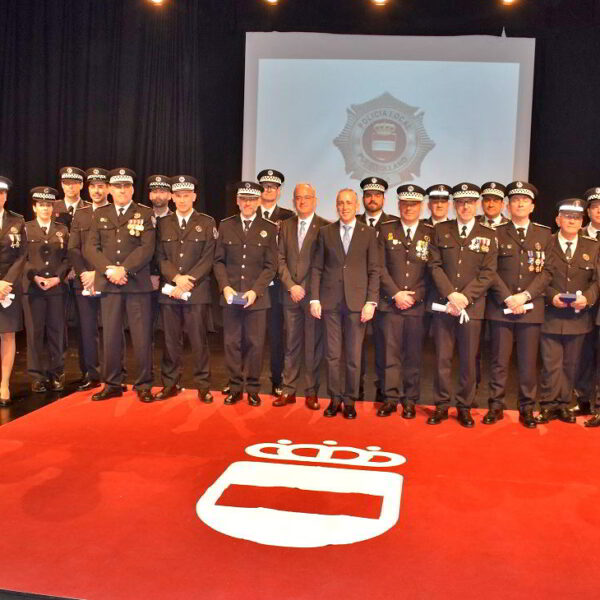 Homenaje y Condecoración a la Dedicación: Policía Local Celebra la Excelencia y Compromiso de sus Agentes y Oficiales