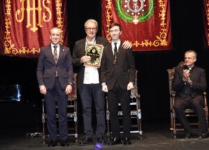 Manuel Juliá conmueve con un pregón de Semana Santa dedicado a la memoria y legado de su madre