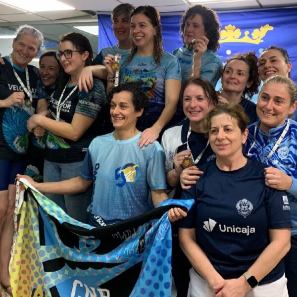 Triunfo Acuático en Puertollano: Los Nadadores Máster Cosechan 26 Medallas en el Regional de Invierno