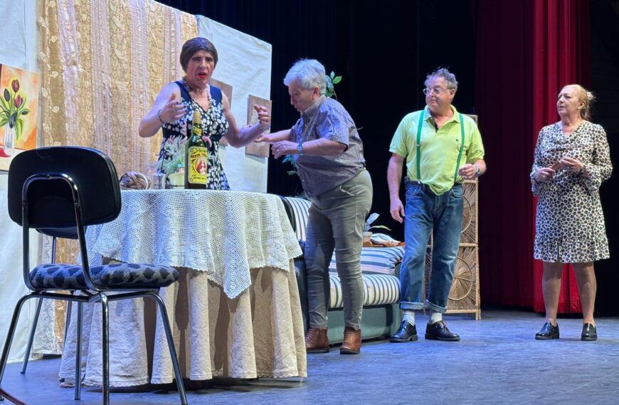 Fiesta de Talentos: Las Barriadas Constitución, El Poblado y Libertad Celebran el Fin del Curso de Educación de Adultos con una Muestra Teatral
