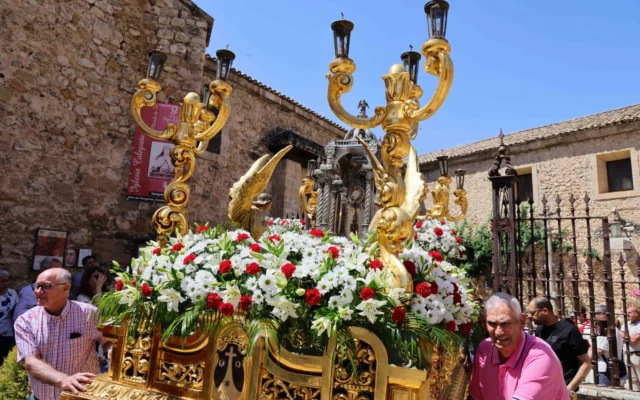 Pastrana renueva una tradición centenaria en la celebración de su histórico Corpus Christi