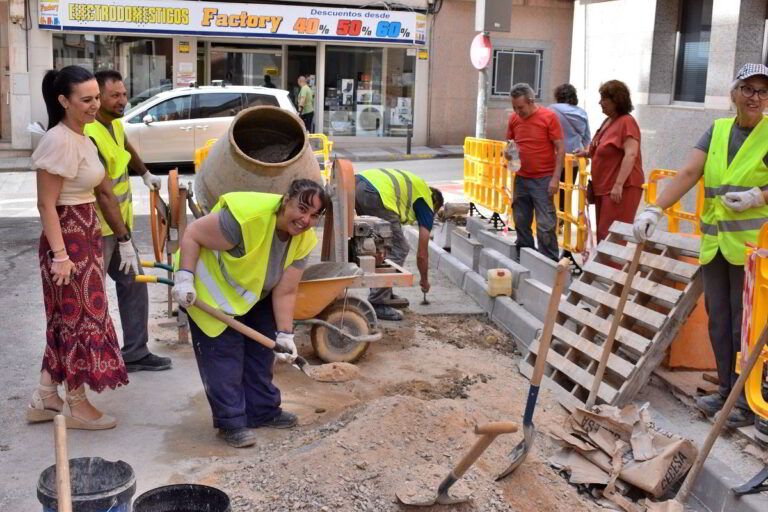 Transformando la Ciudad: Ochenta Profesionales Desempleados Impulsan el Empleo a Través de Iniciativas Municipales y de la Diputación Provincial