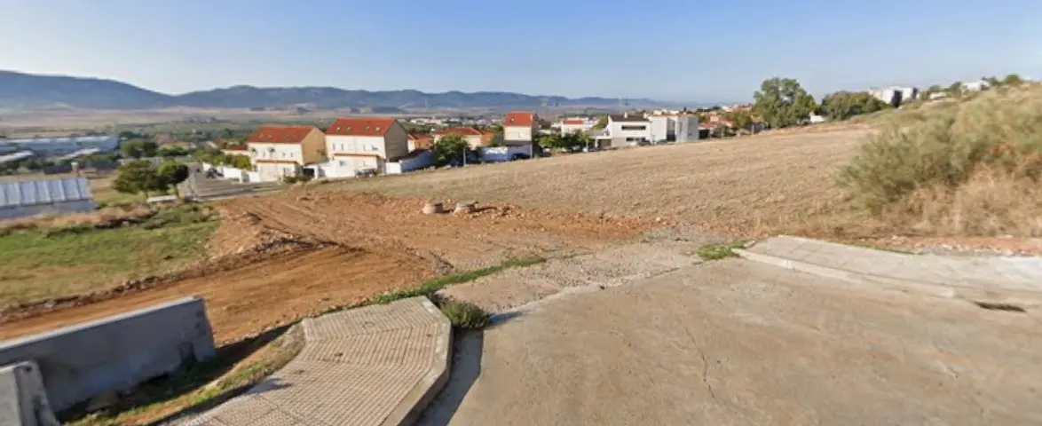 Tramo sin urbanizar de la conexión de la calle Ceuta en la barriada de El Poblado