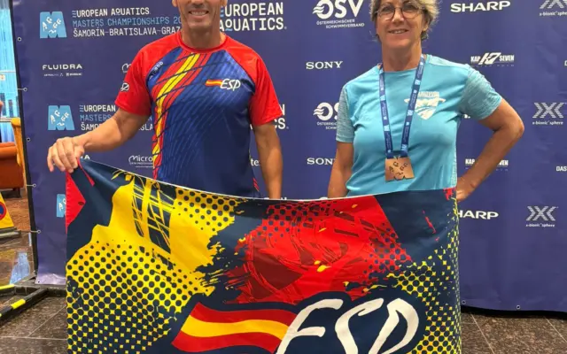 Fran Tamaral y María Luisa Cabañero, nadadores del Club Puertollano de Natación, en el Campeonato de Europa Máster
