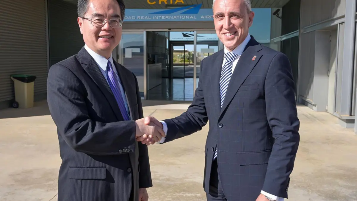 El alcalde de Puertollano, Miguel Ángel Ruiz, junto a la delegación china y autoridades de la provincia de Ciudad Real