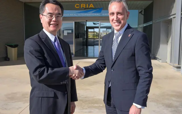 El alcalde de Puertollano, Miguel Ángel Ruiz, junto a la delegación china y autoridades de la provincia de Ciudad Real