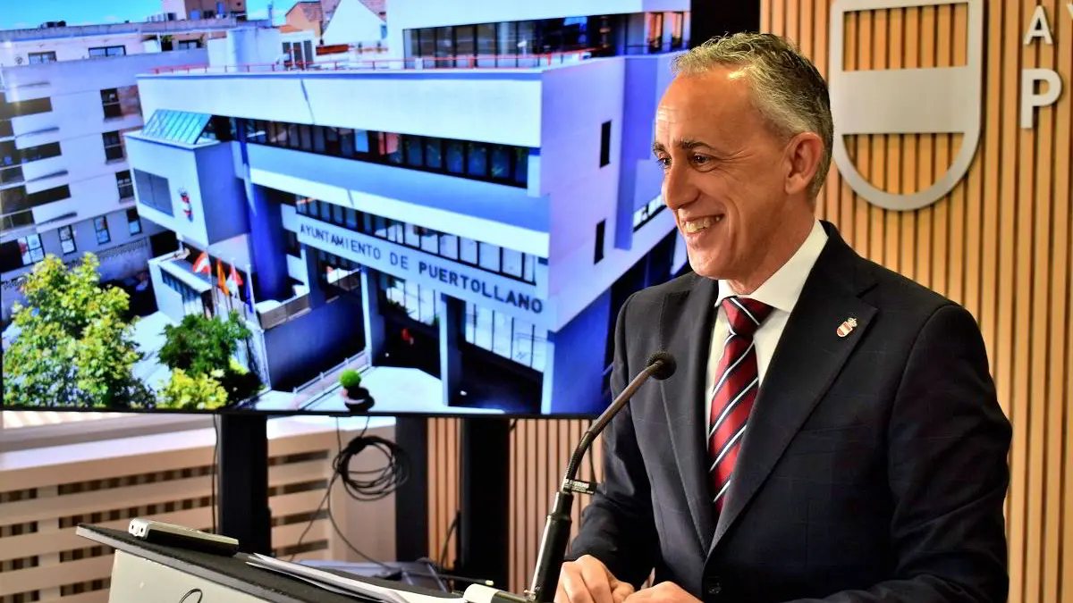 El alcalde de Puertollano, Miguel Ángel Ruiz, durante el anuncio de la inversión de Solaria