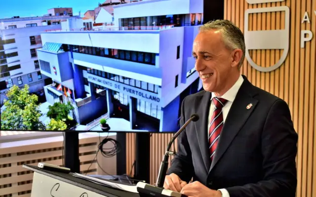 El alcalde de Puertollano, Miguel Ángel Ruiz, durante el anuncio de la inversión de Solaria