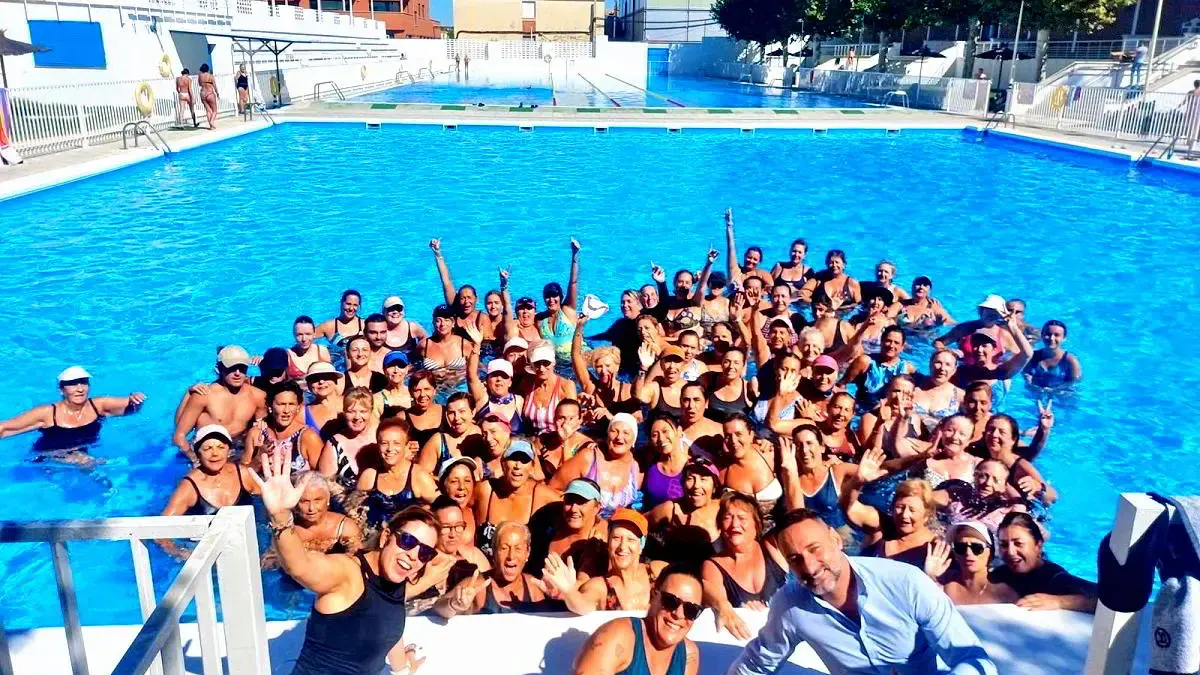 Participantes en un curso de aquafitness en la piscina María Luisa Cabañero de Puertollano