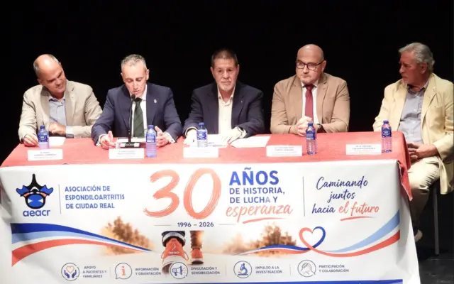 Acto conmemorativo del 30 aniversario de la Asociación de Espondiloartritis en el Auditorio Municipal de Puertollano